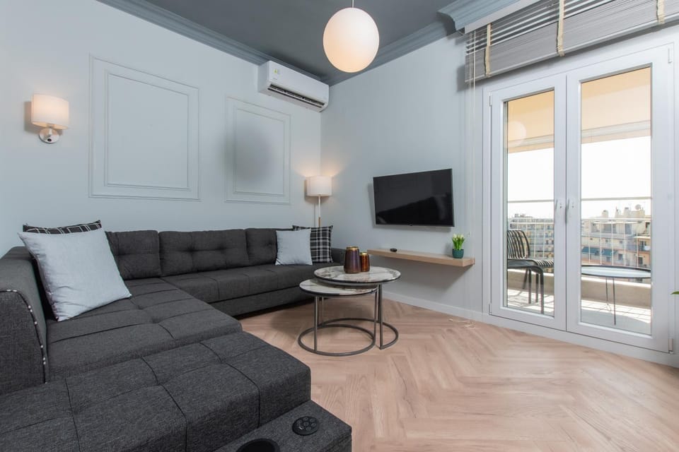 TV and multimedia, Living room, Seating area, air conditioner