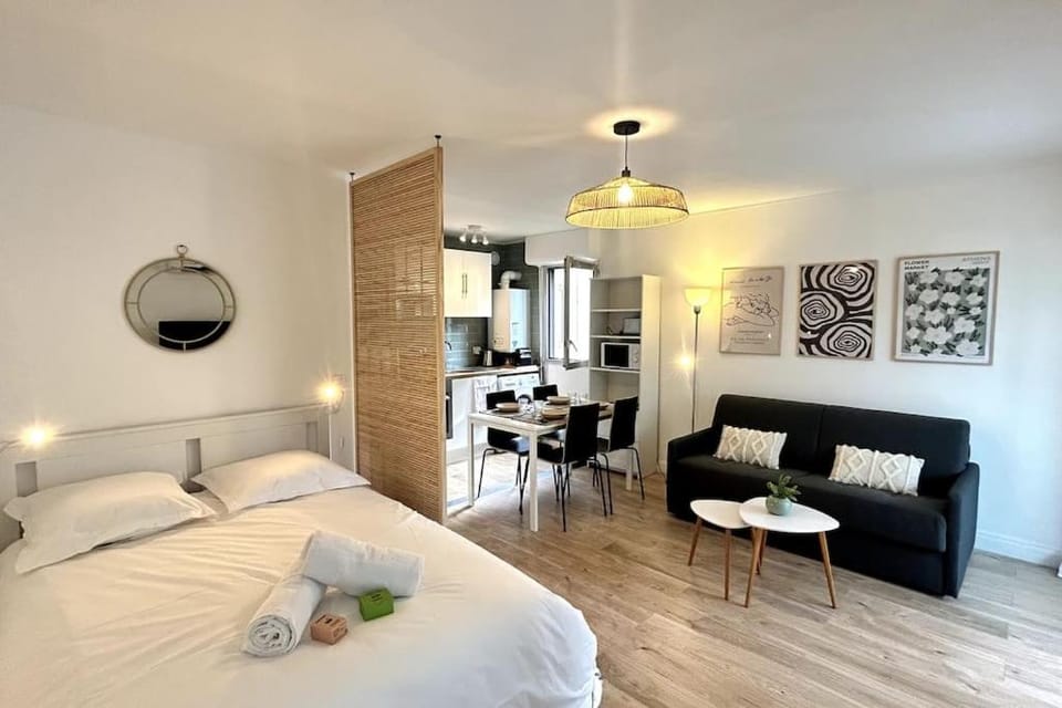 Bed, Kitchen or kitchenette, Living room, Dining area