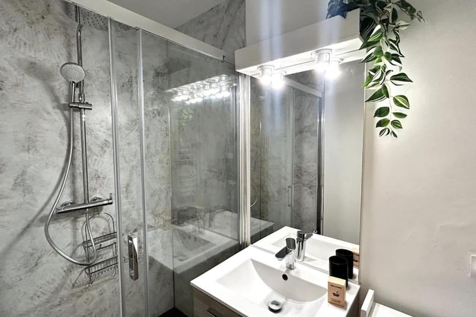 Shower, Bathroom