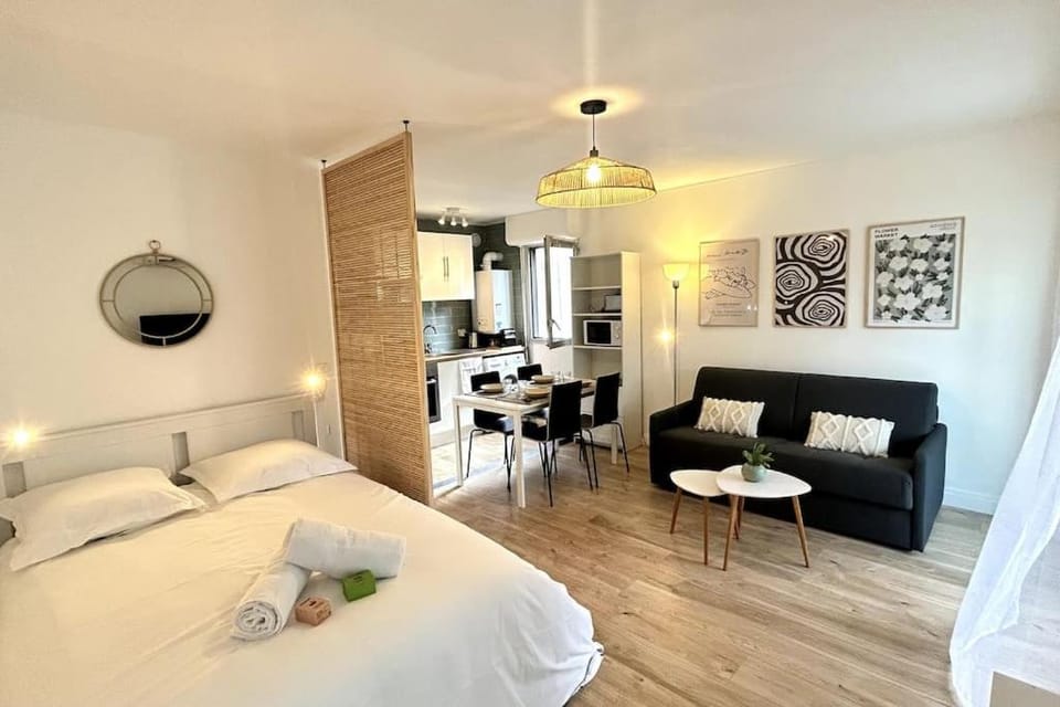 Bed, Living room, Dining area, kitchen