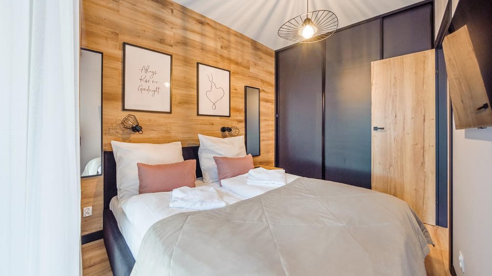 Bed, Photo of the whole room, Bedroom, towels, wardrobe