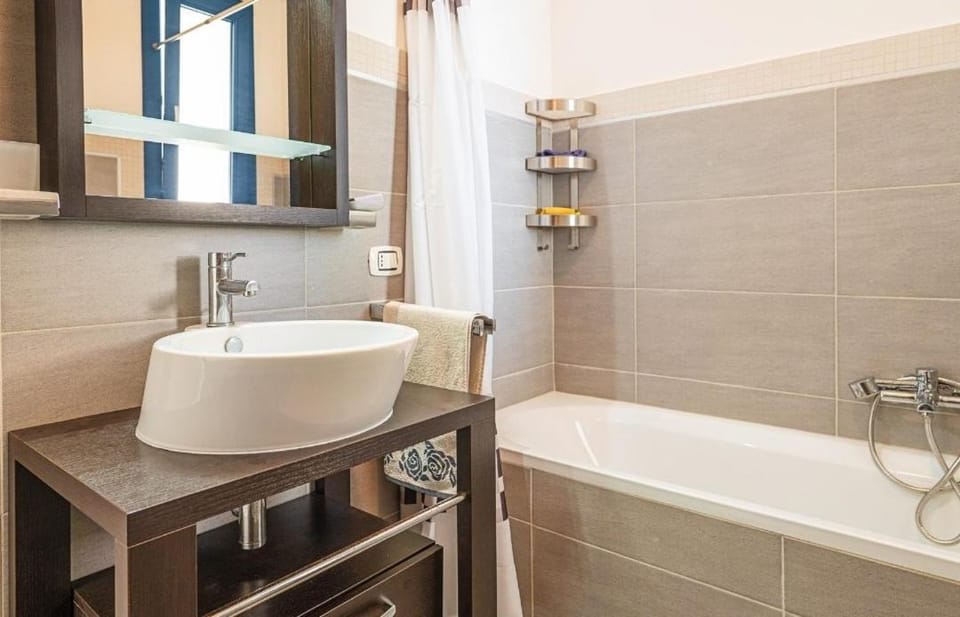 Shower, Bathroom, Bath, towels