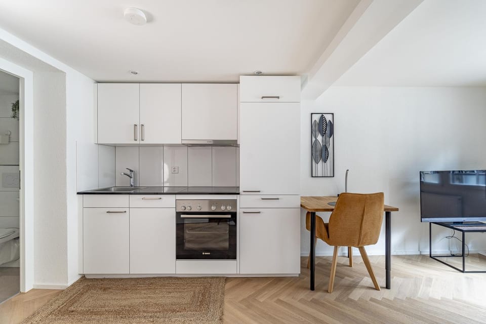 Kitchen or kitchenette, Dining area, dishwasher, oven, stove