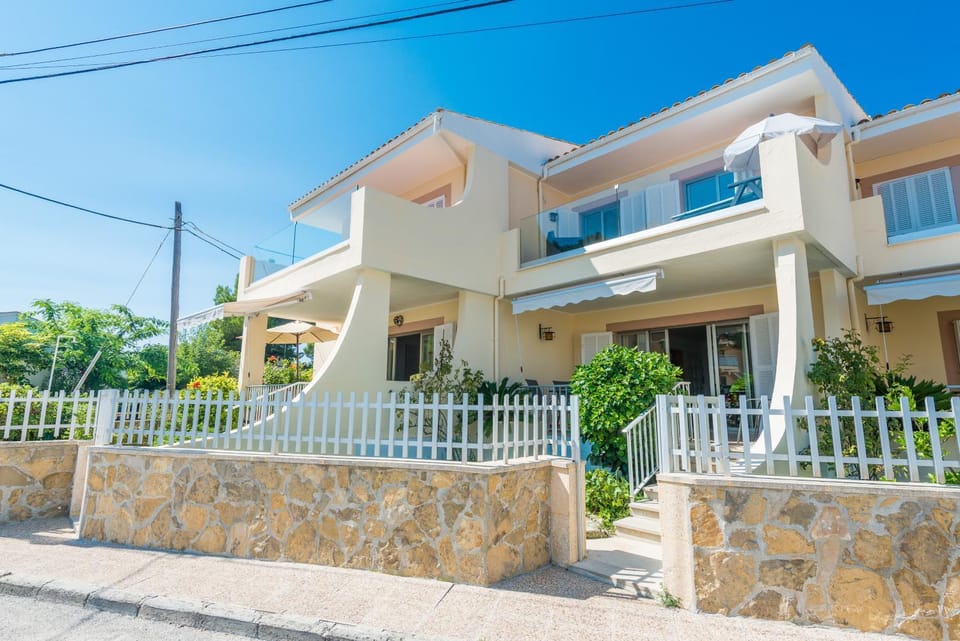 New!Сasa Salzes 4 justo en la playa de arena con pinos en Alcudia Apartment in Raiguer