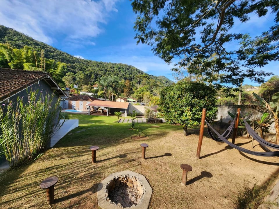 Charme na Serra!Piscina,Spa aquecido e fire place! House in State of Rio de Janeiro