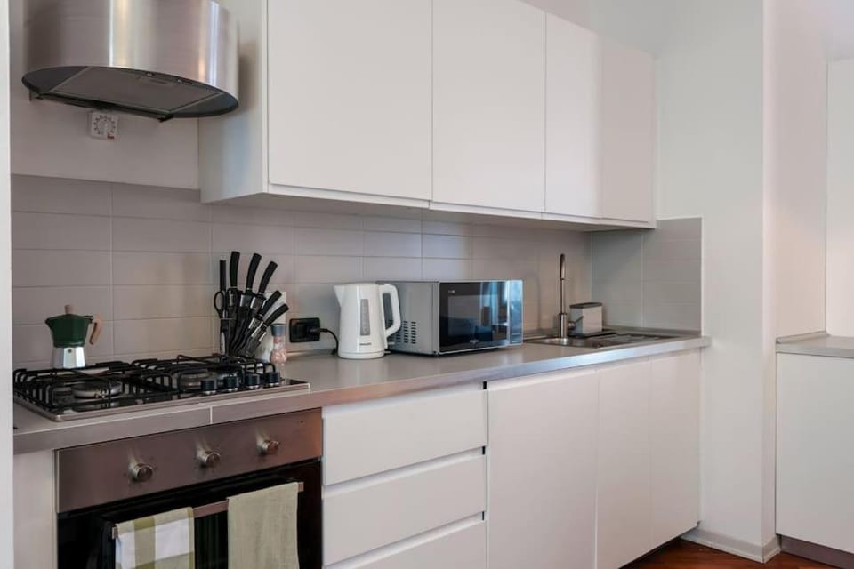 Kitchen or kitchenette, dishwasher, stove