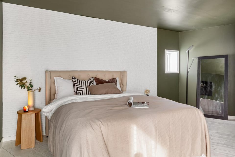 Bed, Bedroom