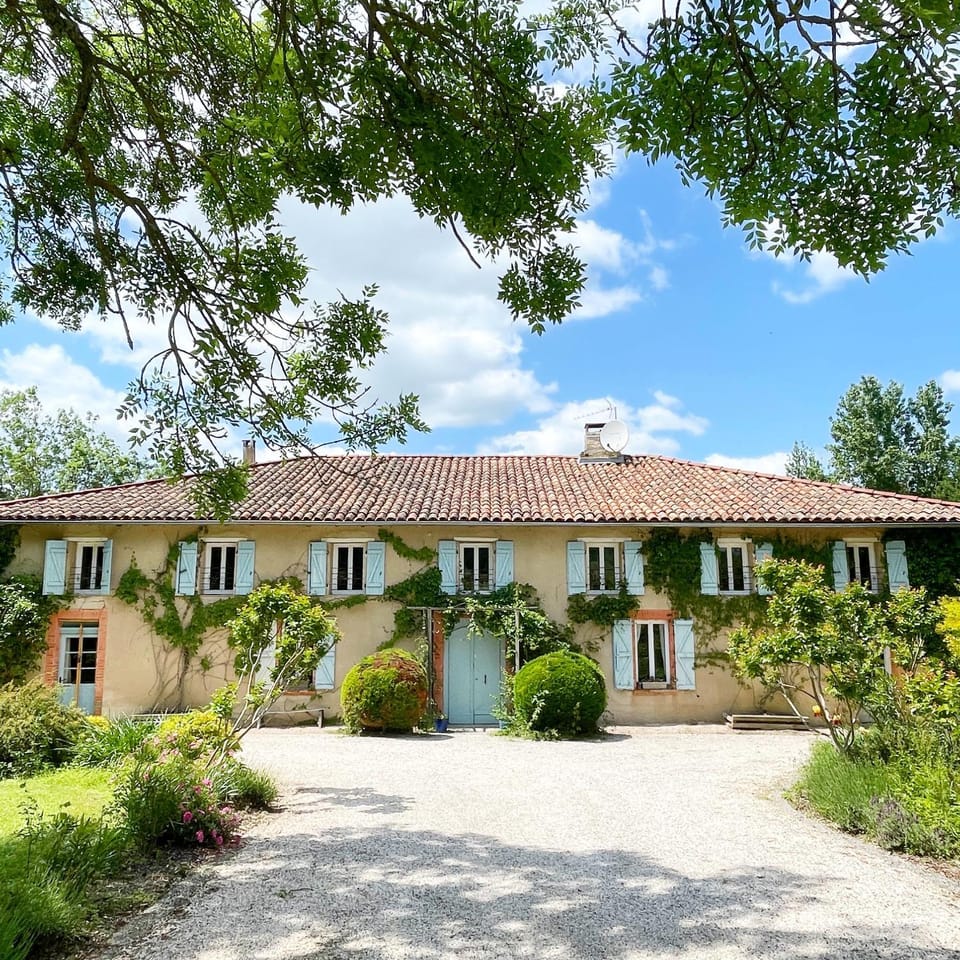 Property building, Day, Garden, Garden view, group of guests, wedding