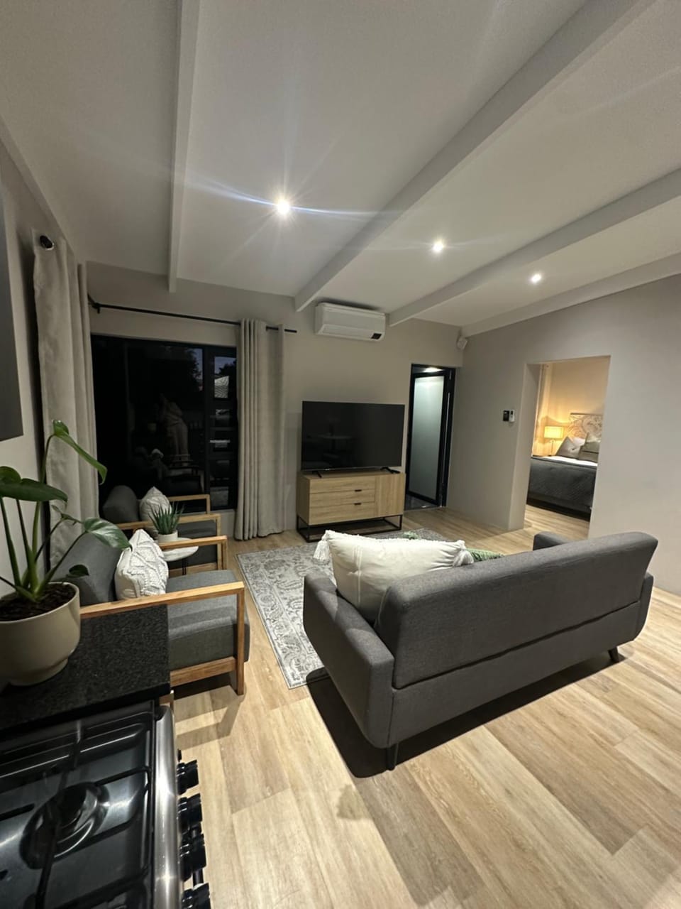Somerset-West PRIME SPOT- Solar Powered! Apartment in Cape Town