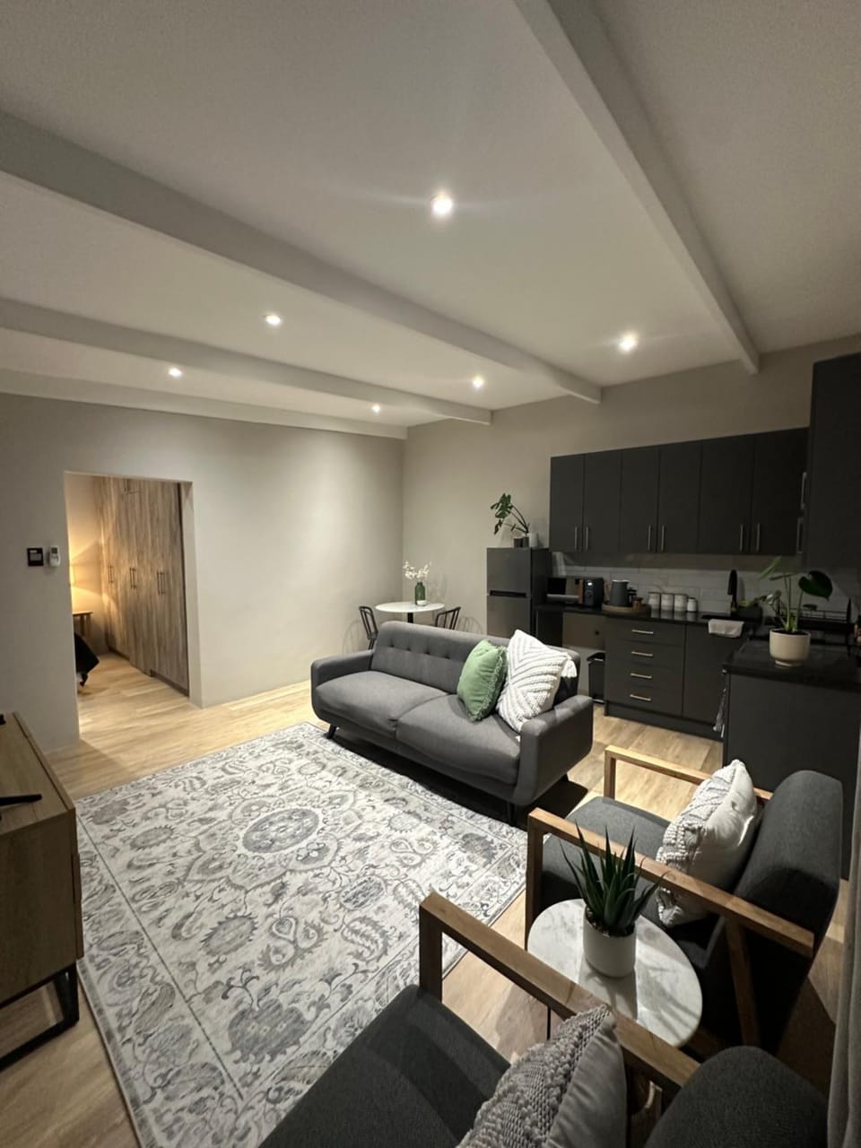 Somerset-West PRIME SPOT- Solar Powered! Apartment in Cape Town