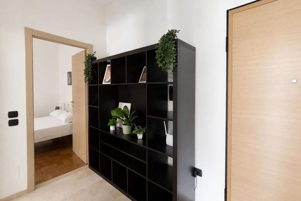 Facade/entrance, Bed, Photo of the whole room, Decorative detail, Floor plan, wardrobe