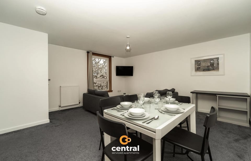 Communal lounge/ TV room, Bed, TV and multimedia, Living room, Photo of the whole room, Seating area, Dining area, Evening entertainment, Bedroom