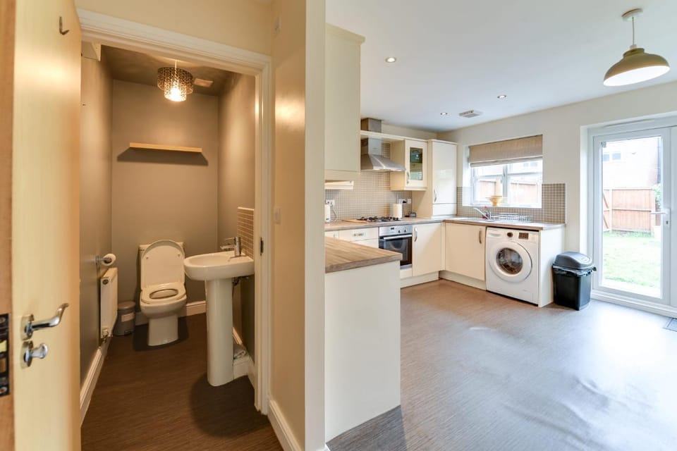 Toilet, Kitchen or kitchenette