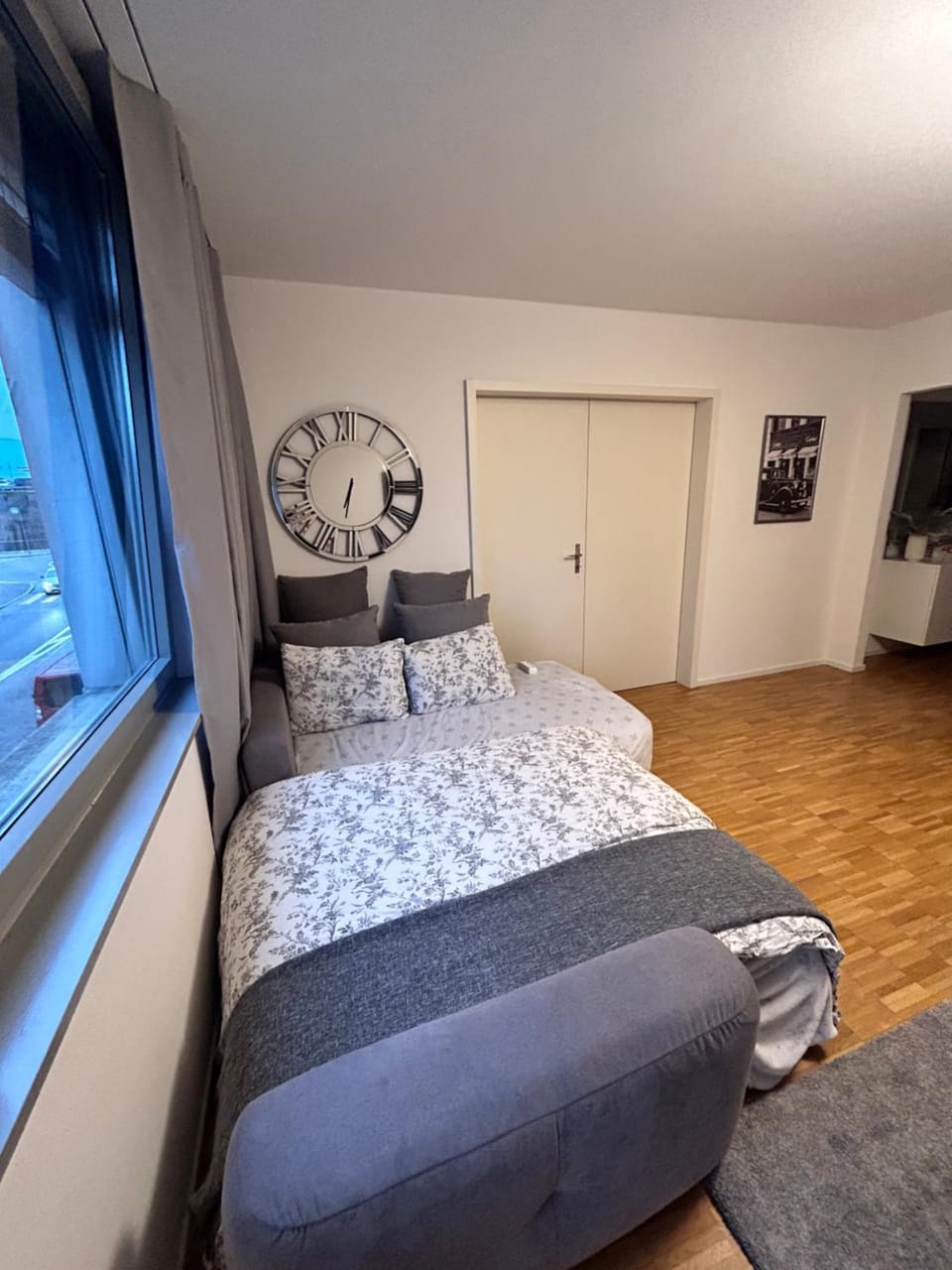 Bed, TV and multimedia, Living room