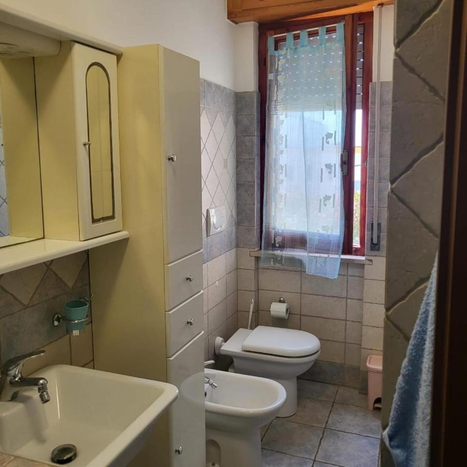 Bathroom, Living room