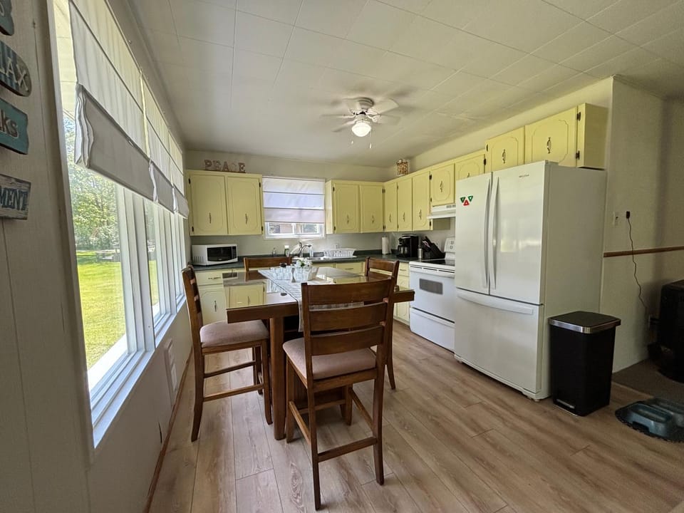 Dining area, kitchen