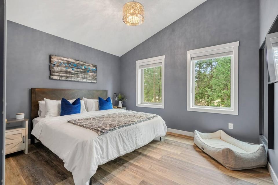 "Serenity Shores" Mins to LakeKing Bed 10 Guests House in British Columbia
