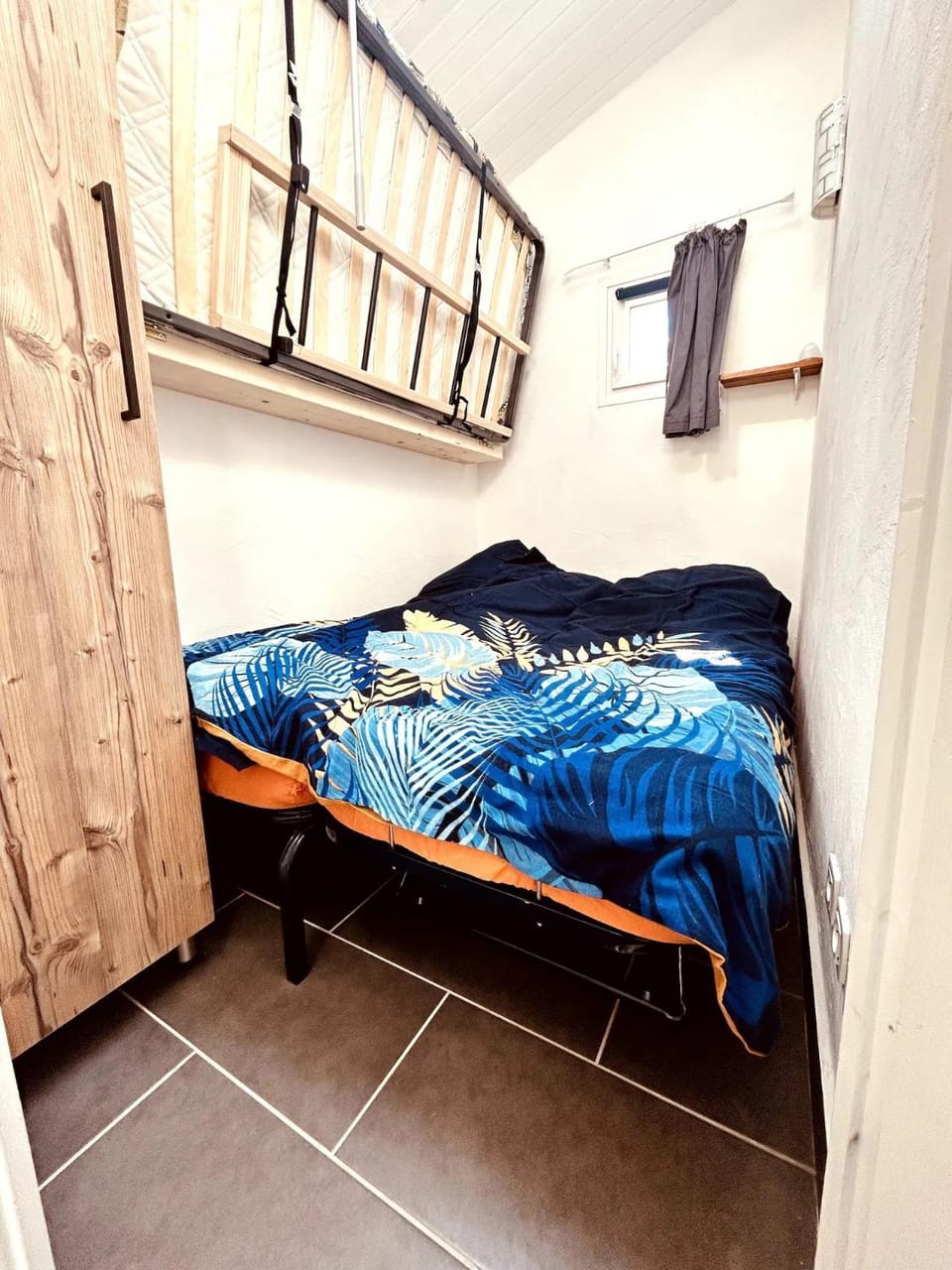 Bed, Photo of the whole room, Bedroom, bunk bed