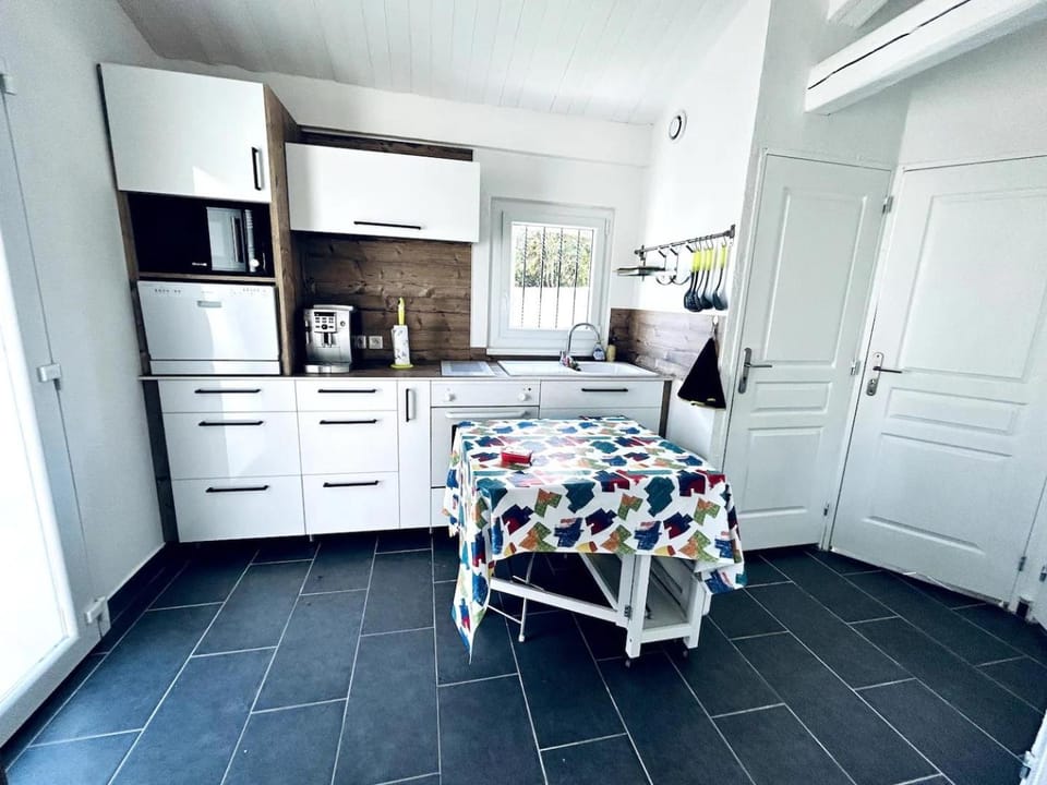 Kitchen or kitchenette, Dining area, dishwasher, oven, stove, toaster