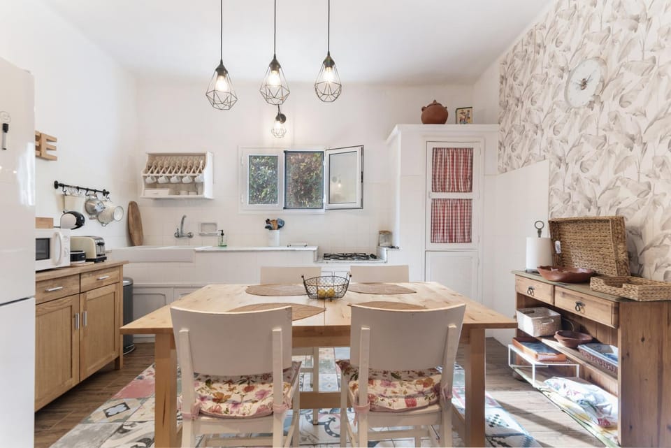 Property building, Kitchen or kitchenette, Living room