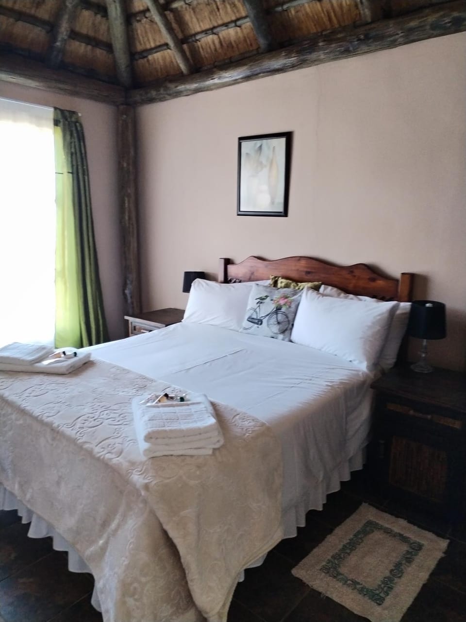 Bed, Bedroom, towels
