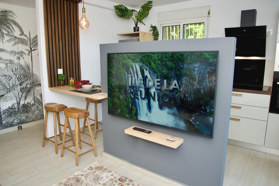 TV and multimedia, Kitchen or kitchenette, Dining area