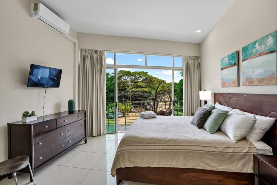PP201 Modern Space in Centre of Town Apartment in Tamarindo