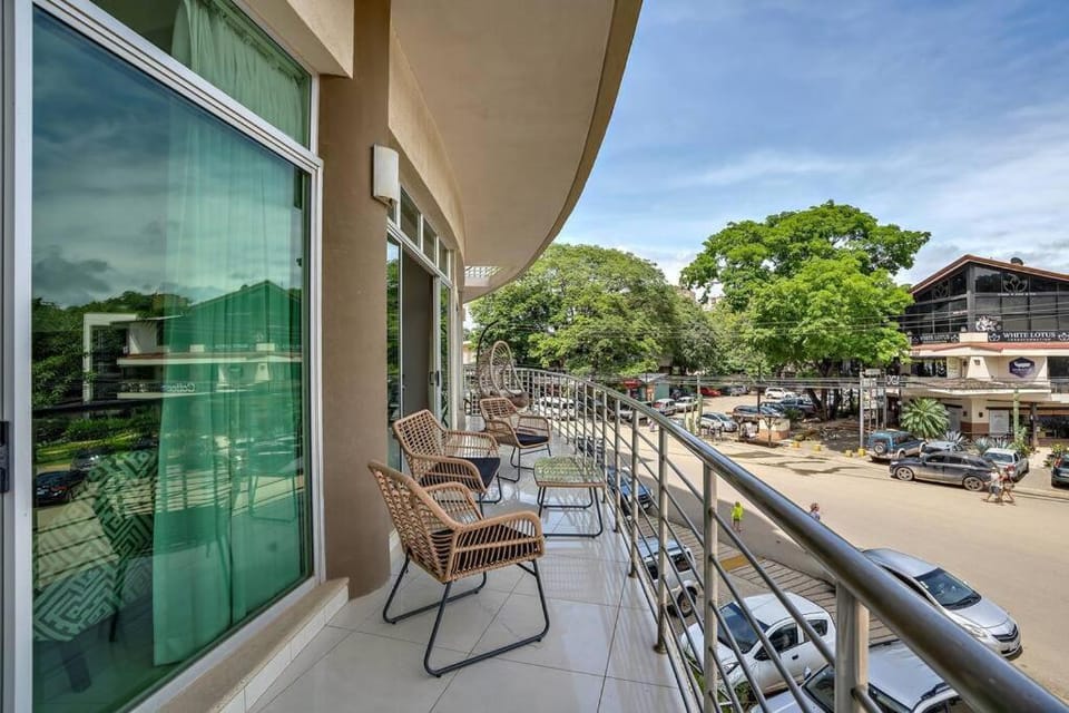 PP201 Modern Space in Centre of Town Apartment in Tamarindo