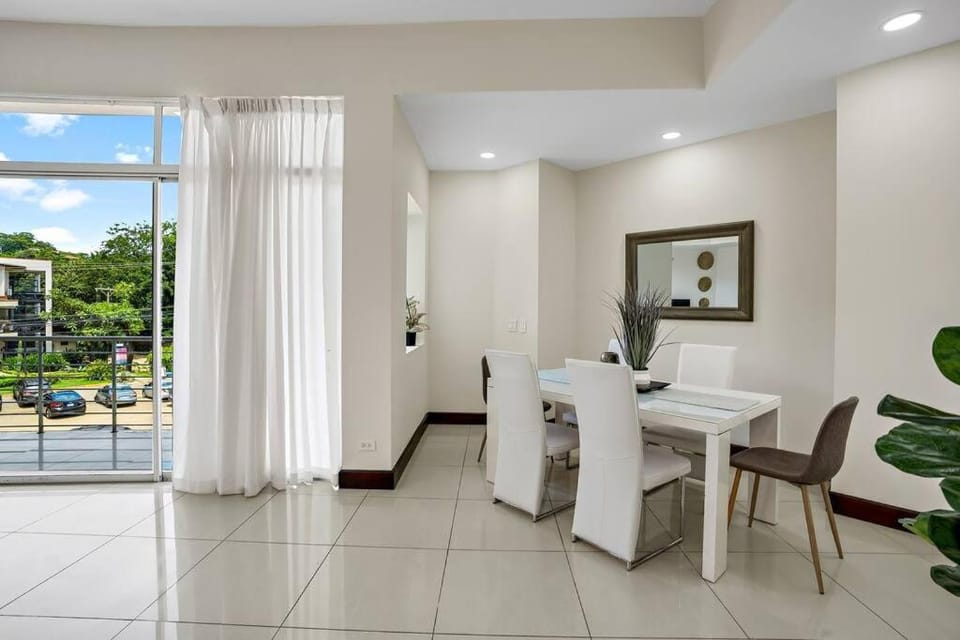 PP201 Modern Space in Centre of Town Apartment in Tamarindo