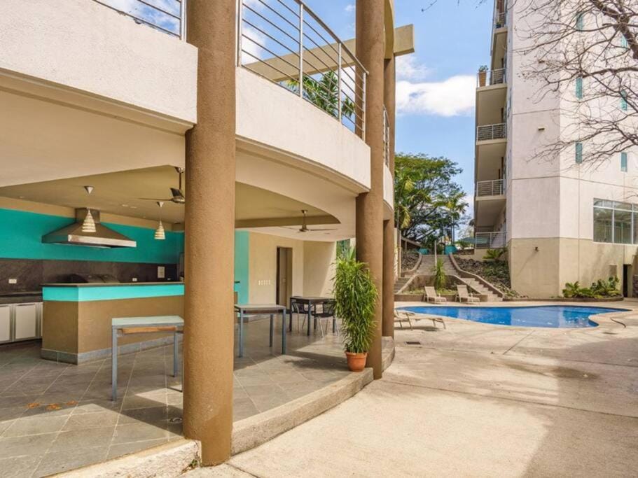 PP201 Modern Space in Centre of Town Apartment in Tamarindo