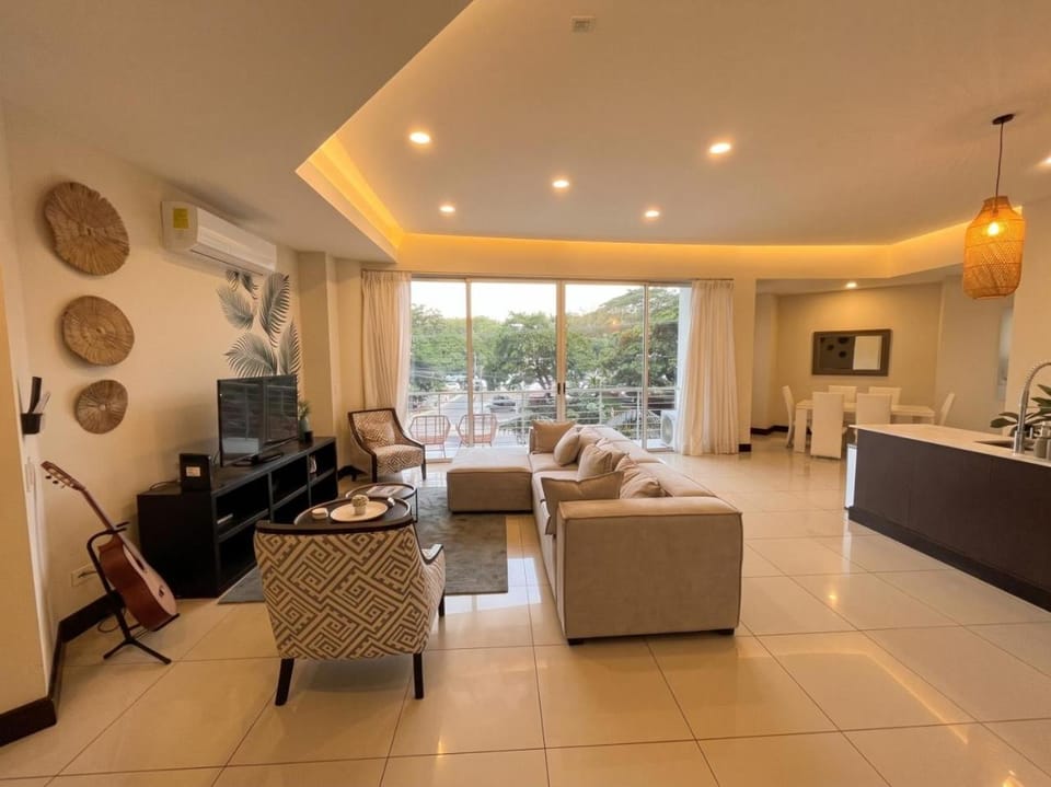 PP201 Modern Space in Centre of Town Apartment in Tamarindo