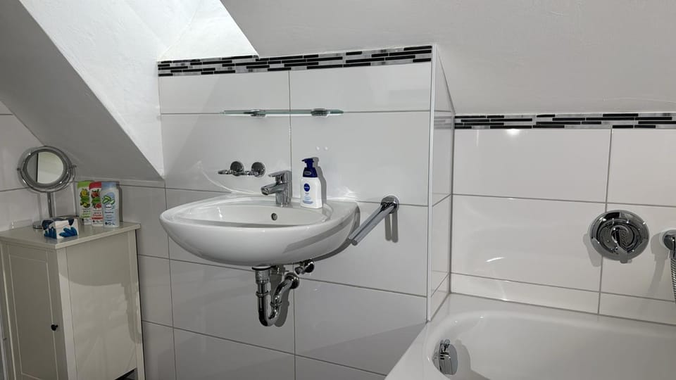 Bathroom, Bath, towels