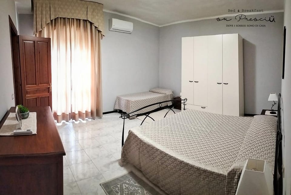 Bed, Photo of the whole room, Bedroom, wardrobe, air conditioner