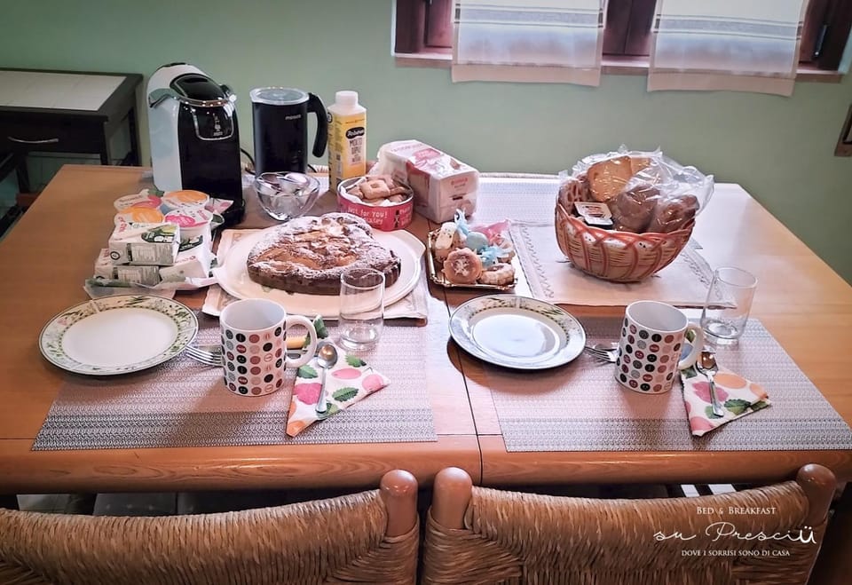 Coffee/tea facilities, Food and drinks, Food, Breakfast, Continental breakfast, Drinks