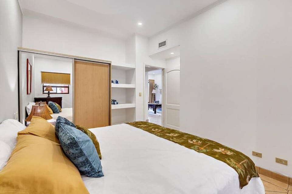 SR9 Luxury Condo Across the Street from Beach Apartment in Tamarindo