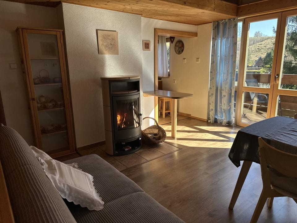 Living room, Seating area, fireplace