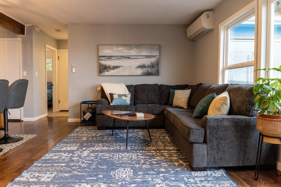 #StayinMyDistrict Garibaldi Bay Views House in Garibaldi