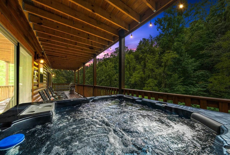 Indoor Pool, Ping pong, Karaoke, Theater, Hot tub House in Pigeon Forge