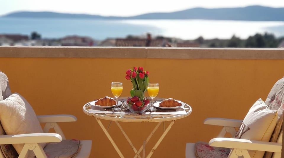 Balcony/Terrace, Food and drinks