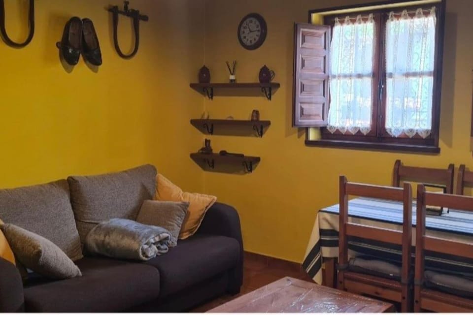 Casa Antiguo Obrador House in Asturias