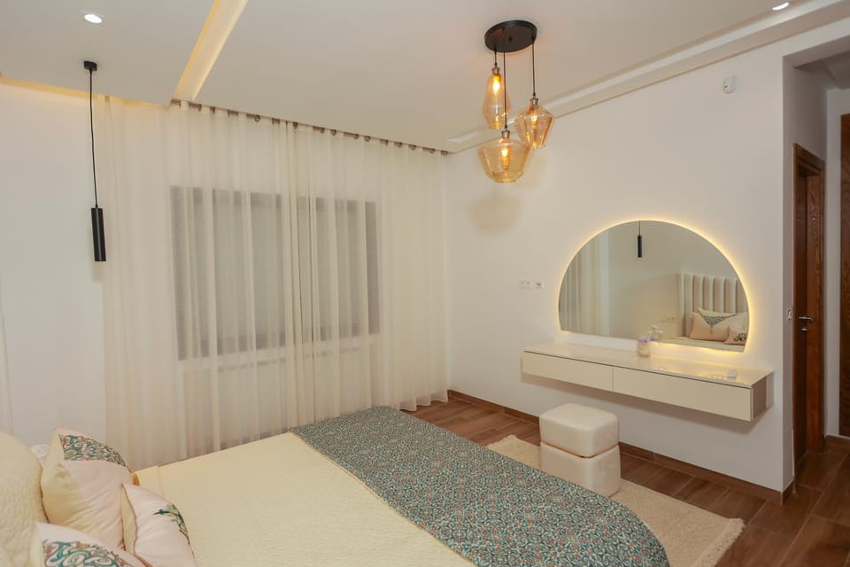 Bed, Photo of the whole room, hair dresser