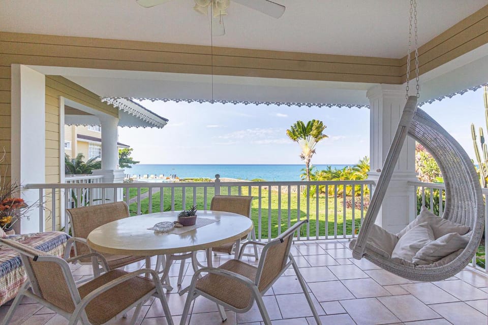 Patio, View (from property/room), Balcony/Terrace, Seating area, Dining area, Sea view