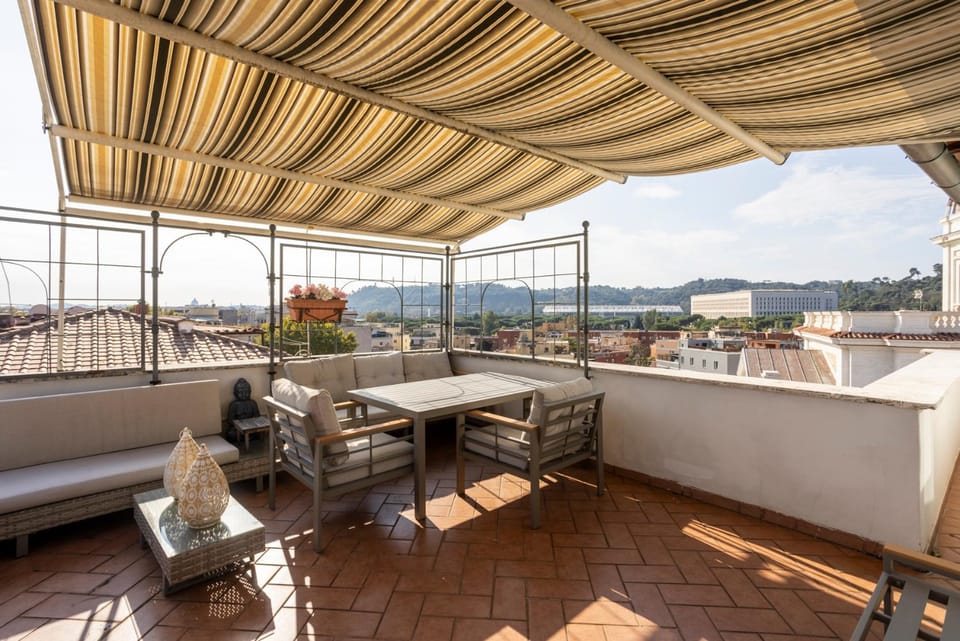 LaDolcevita - Ponte Milvio Stunning View Penthouse Apartment in Rome