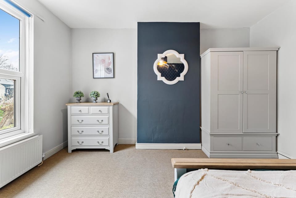 Bedroom, wardrobe