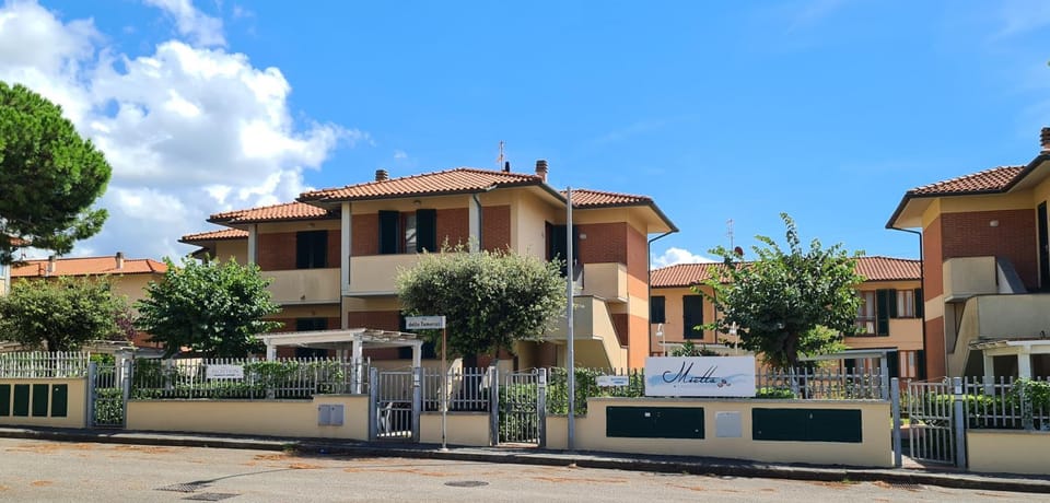 Property building, Spring, Day, Winter, Summer, BBQ facilities, Garden, Bathroom, Kitchen or kitchenette, Lobby or reception, Bedroom, Autumn, Guests, Garden view, Pool view, Street view, Street view, Swimming pool, Time of day, Parking, internet, laundry, air conditioner, air conditioner