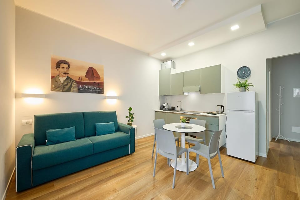 Kitchen or kitchenette, Living room, Seating area, kitchen
