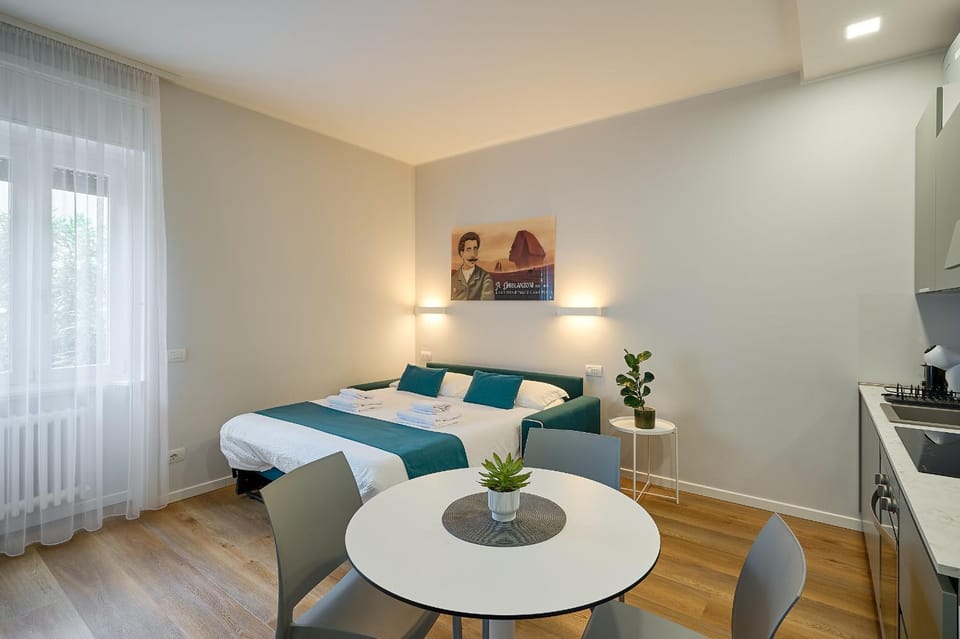 Bed, Decorative detail, Dining area, Garden view