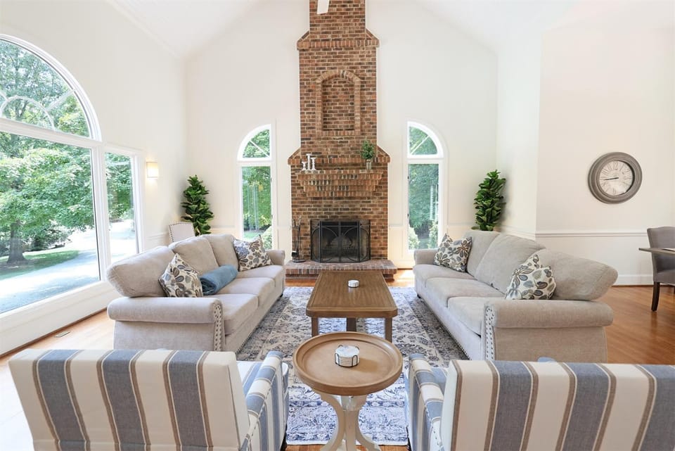 Lg Pool House w Hot Tub Central to RTPPool OPEN House in Durham
