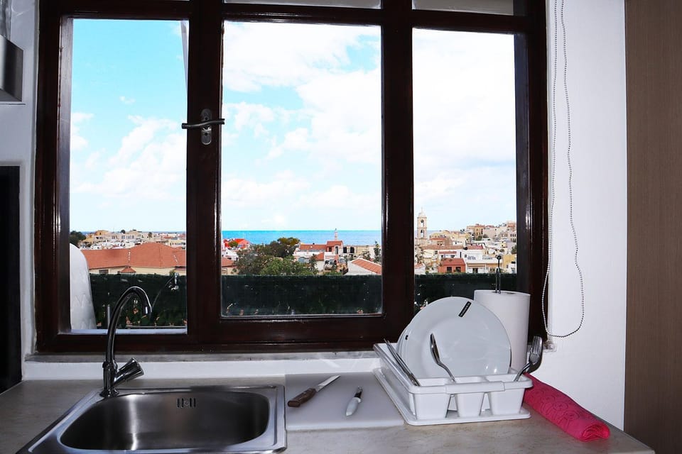 Kitchen or kitchenette, Sea view