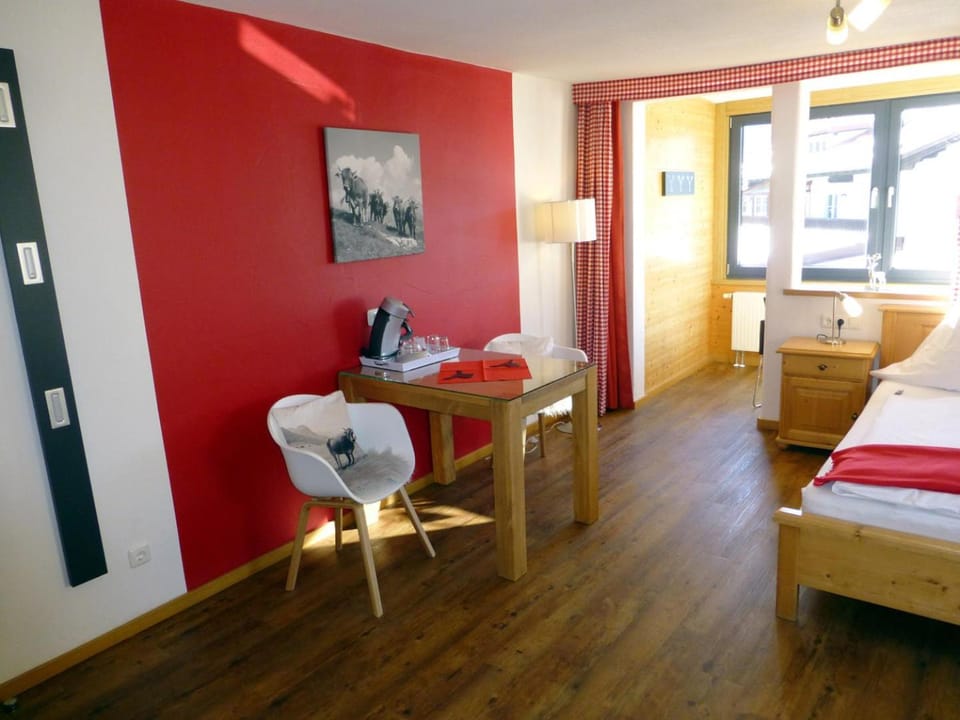 Photo of the whole room, Decorative detail